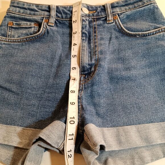 Weekday Denim Roll-up  Shorts sz 34 - Picture 11 of 11